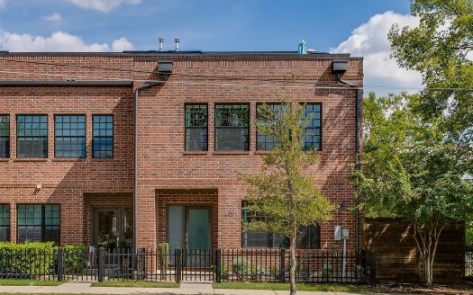 Townhouse for Sale in Dallas, TX 75208 – 3 Bedrooms, 3 Baths – $615000