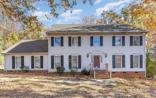 Single Family Home for Sale in Charlotte, NC 28215 – 6 Bedrooms, 4 Baths – $400000