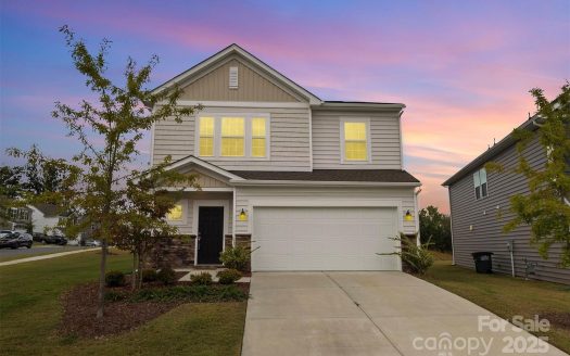 Single Family Home for Sale in Charlotte, NC 28278 – 4 Bedrooms, 3 Baths – $479900