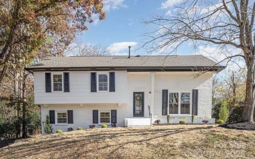 Single Family Home for Sale in Charlotte, NC 28210 – 5 Bedrooms, 3 Baths – $570000