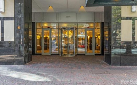 Condo for Sale in Charlotte, NC 28203 – 2 Bedroom, 1 Bath – $420000