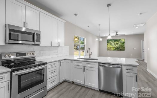 Single Family Home for Sale in Charlotte, NC 28216 – 3 Bedrooms, 2 Baths – $324500