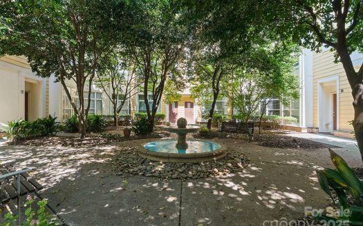 Condo for Sale in Charlotte, NC 28203 – 1 Bedroom, 1 Bath – $310000