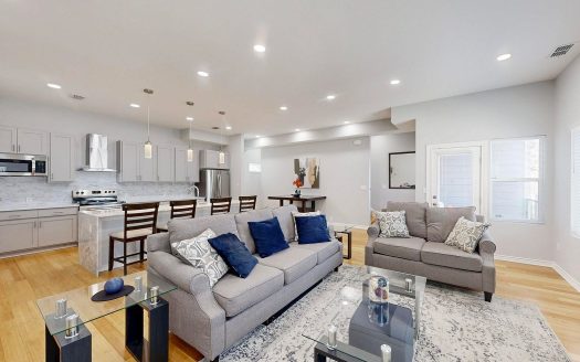 Townhouse for Sale in Dallas, TX 75204 – 3 Bedrooms, 3 Baths – $520000