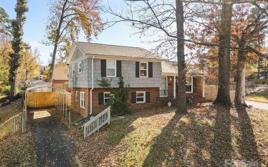 Single Family Home for Sale in Charlotte, NC 28208 – 3 Bedrooms, 2 Baths – $325000