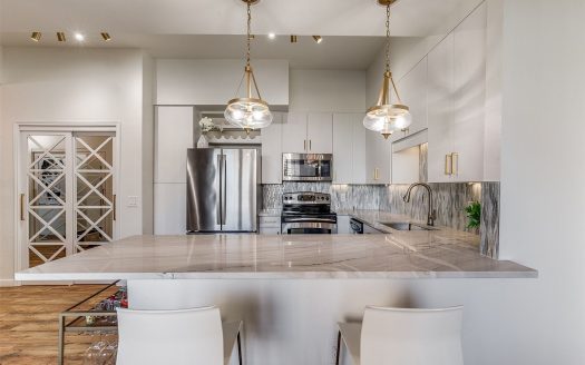 Condo for Sale in Dallas, TX 75219 – 2 Bedrooms, 2 Baths – $510000