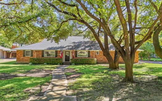 Single Family Home for Sale in Dallas, TX 75229 – 5 Bedrooms, 4 Baths – $1195000