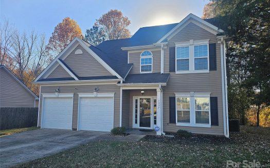 Single Family Home for Sale in Charlotte, NC 28217 – 3 Bedrooms, 3 Baths – $299900