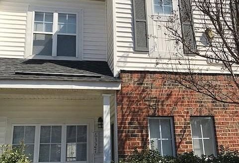 Condo for Sale in Charlotte, NC 28269 – 2 Bedrooms, 3 Baths – $220000