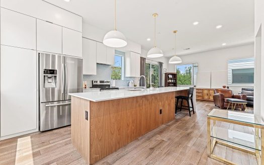 Townhouse for Sale in Dallas, TX 75206 – 2 Bedrooms, 3 Baths – $450000