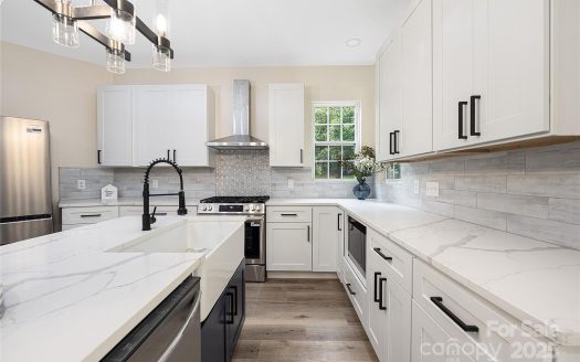 Single Family Home for Sale in Charlotte, NC 28270 – 5 Bedrooms, 4 Baths – $734900