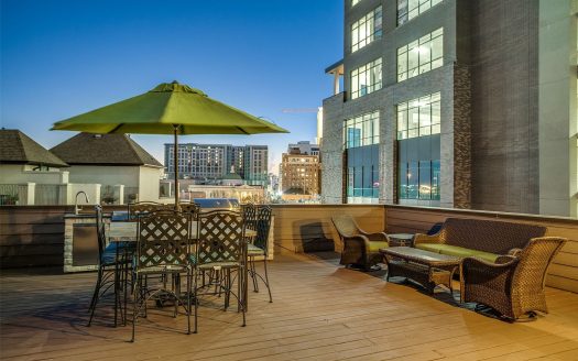 Townhouse for Sale in Dallas, TX 75201 – 2 Bedrooms, 3 Baths – $729000