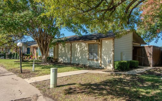Townhouse for Sale in Dallas, TX 75240 – 2 Bedrooms, 2 Baths – $240000