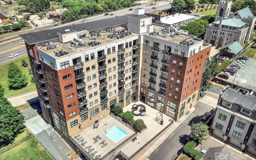 Condo for Sale in Charlotte, NC 28202 – 1 Bedroom, 1 Bath – $245000