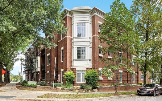 Condo for Sale in Charlotte, NC 28202 – 2 Bedrooms, 2 Baths – $340000