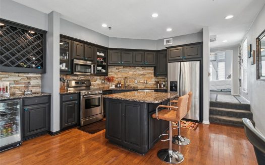 Condo for Sale in Dallas, TX 75204 – 2 Bedrooms, 3 Baths – $379900