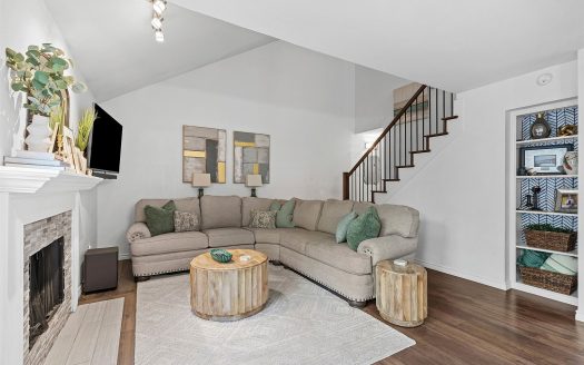 Townhouse for Sale in Dallas, TX 75243 – 2 Bedrooms, 3 Baths – $325000