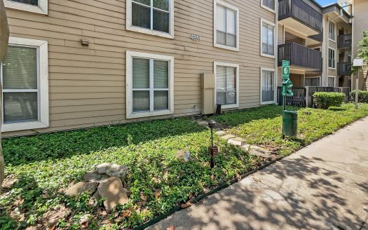 Condo for Sale in Dallas, TX 75219 – 2 Bedroom, 1 Bath – $125000