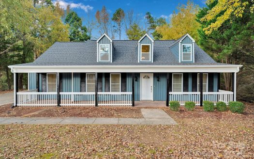 Single Family Home for Sale in Charlotte, NC 28269 – 4 Bedrooms, 3 Baths – $550000