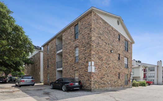 Condo for Sale in Dallas, TX 75252 – 1 Bedroom, 1 Bath – $115000