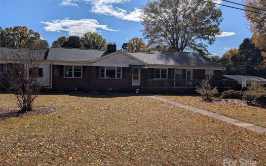 Single Family Home for Sale in Charlotte, NC 28216 – 5 Bedrooms, 4 Baths – $475000