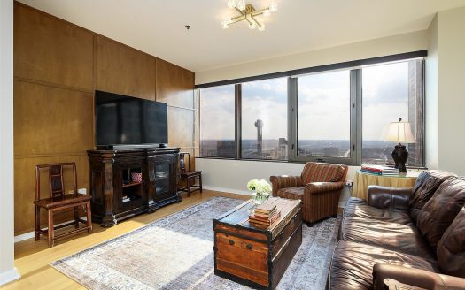 Condo for Sale in Dallas, TX 75202 – 2 Bedrooms, 2 Baths – $479000
