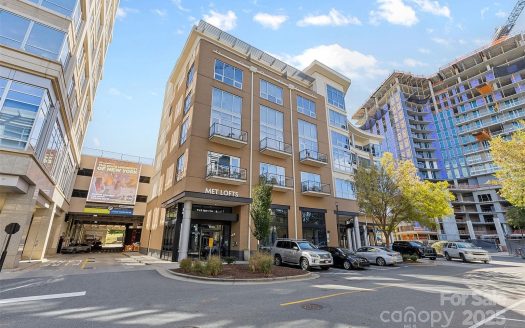 Condo for Sale in Charlotte, NC 28207 – 2 Bedrooms, 3 Baths – $435000