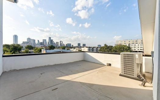 Townhouse for Sale in Dallas, TX 75215 – 3 Bedrooms, 4 Baths – $550000