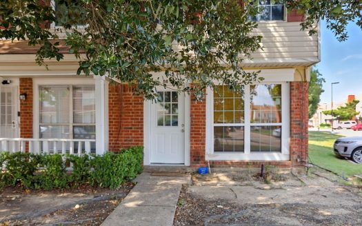Condo for Sale in Dallas, TX 75217 – 2 Bedrooms, 3 Baths – $125000