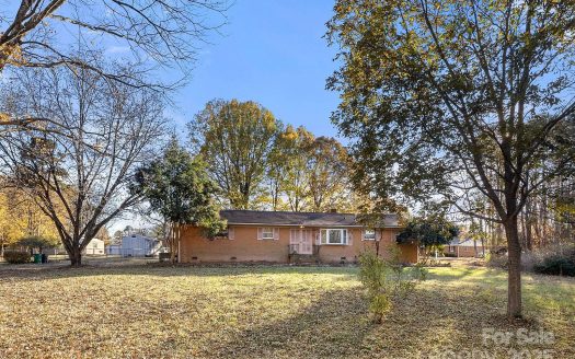 Single Family Home for Sale in Charlotte, NC 28216 – 3 Bedrooms, 2 Baths – $278100