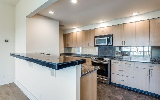 Condo for Sale in Dallas, TX 75204 – 3 Bedrooms, 2 Baths – $795000