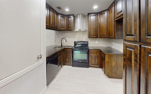 Condo for Sale in Dallas, TX 75240 – 3 Bedrooms, 2 Baths – $195500