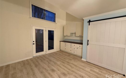 Condo for Sale in Charlotte, NC 28210 – 1 Bedroom, 2 Baths – $225000