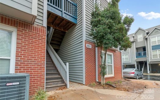 Condo for Sale in Charlotte, NC 28202 – 1 Bedroom, 1 Bath – $229000
