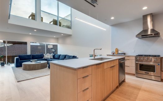 Townhouse for Sale in Dallas, TX 75204 – 2 Bedrooms, 3 Baths – $731500