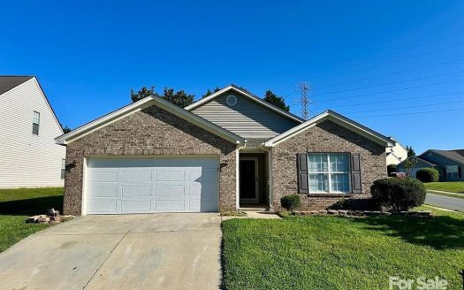 Single Family Home for Sale in Charlotte, NC 28262 – 3 Bedrooms, 2 Baths – $329900