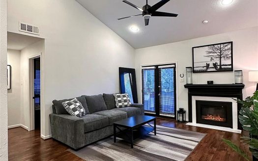 Townhouse for Sale in Dallas, TX 75231 – 1 Bedroom, 1 Bath – $150000