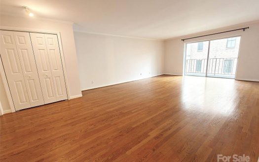 Condo for Sale in Charlotte, NC 28207 – 2 Bedrooms, 2 Baths – $235000