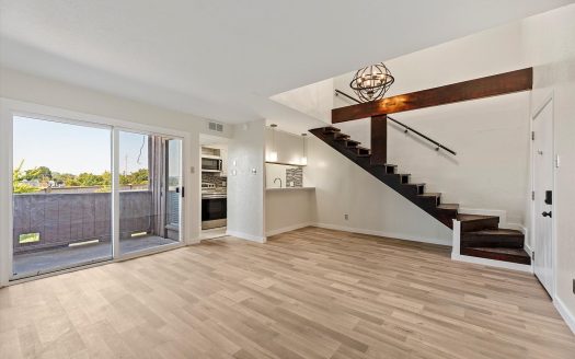 Condo for Sale in Dallas, TX 75219 – 1 Bedroom, 1 Bath – $146900