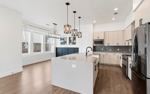 Condo for Sale in Dallas, TX 75204 – 2 Bedrooms, 3 Baths – $519995