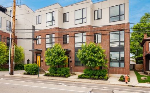 2-Bedroom Townhouse for Rent in Columbus, OH 43201 – $2745/mo | 3 Baths | Updated 2025