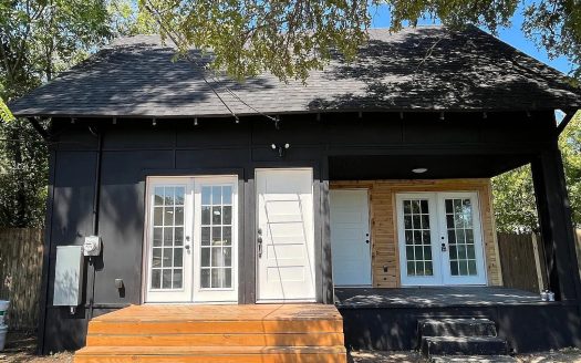 Multi Family Home for Sale in Dallas, TX 75215 – 8 Bedrooms, 6 Baths – $475000