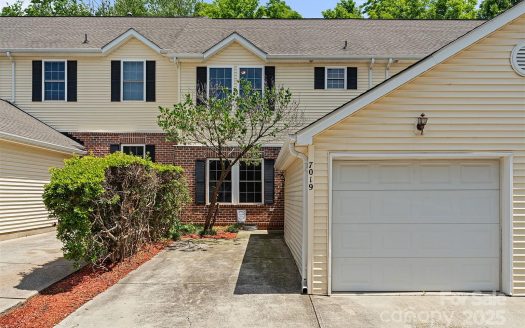 Condo for Sale in Charlotte, NC 28217 – 2 Bedrooms, 3 Baths – $254900