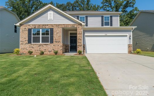 Single Family Home for Sale in Charlotte, NC 28215 – 5 Bedrooms, 3 Baths – $469000