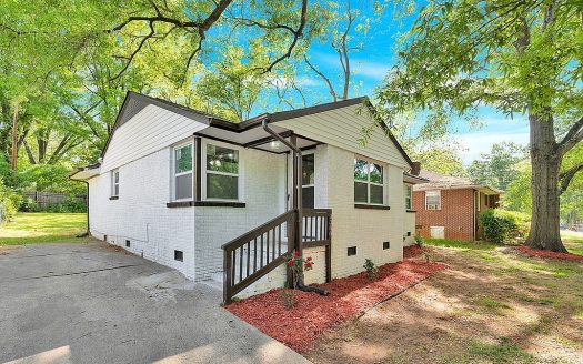 Single Family Home for Sale in Charlotte, NC 28208 – 3 Bedrooms, 1 Baths – $360000