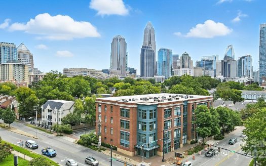 Condo for Sale in Charlotte, NC 28202 – 1 Bedroom, 1 Bath – $290000