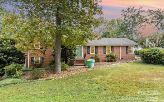 Single Family Home for Sale in Charlotte, NC 28209 – 4 Bedrooms, 3 Baths – $1390000