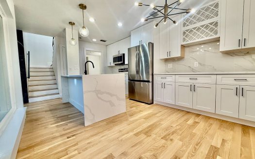 Townhouse for Sale in Dallas, TX 75204 – 2 Bedrooms, 3 Baths – $439000
