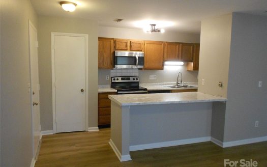 Condo for Sale in Charlotte, NC 28215 – 2 Bedrooms, 2 Baths – $139500