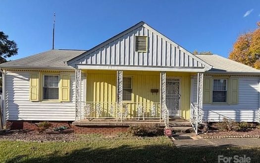Single Family Home for Sale in Charlotte, NC 28216 – 5 Bedrooms, 2 Baths – $349000